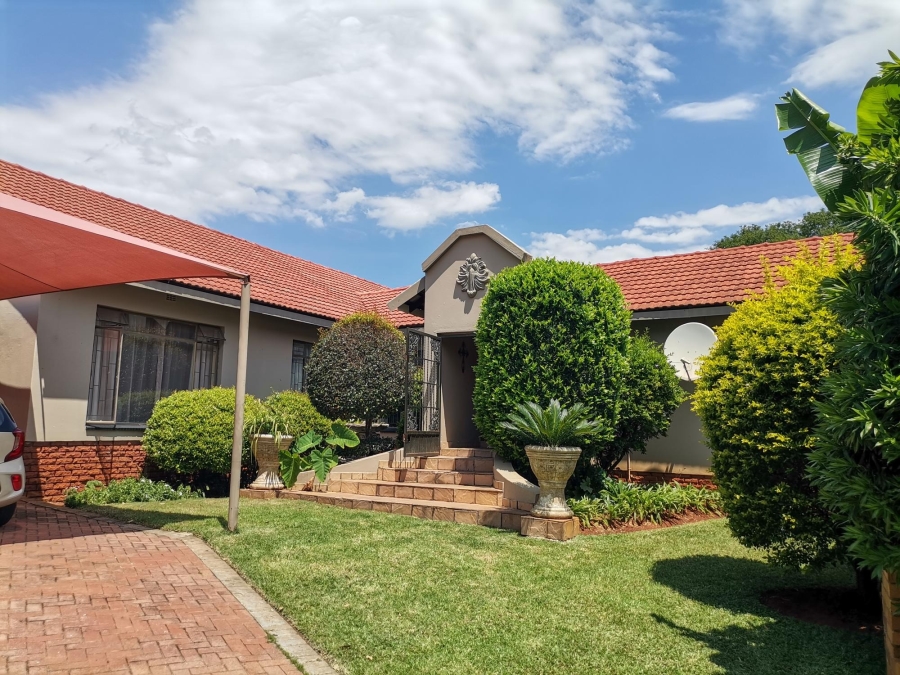 3 Bedroom Property for Sale in Safari Gardens North West
